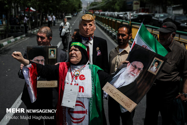مسيرات شعبية تطالب الحكومة الإيرانية الانسحاب من الاتفاق