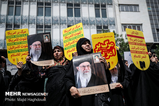 مسيرات شعبية تطالب الحكومة الإيرانية الانسحاب من الاتفاق