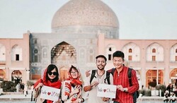 File photo: Iranian and Chinese nationals pose for a photo in the UNESCO-registered Imam Square of Isfahan, central Iran. The picture depicts Safavid-era Sheikh Lotfollah Mosque in the background.