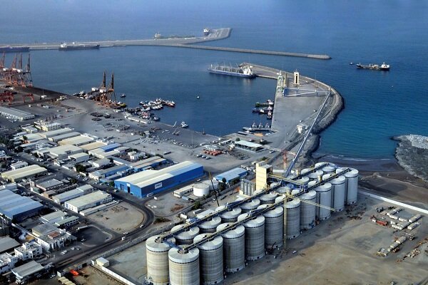 الميادين: انفجارات قوية هزت ميناء الفجيرة الإماراتي