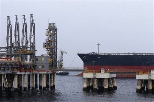 امارات کی فجیرہ بندرگاہ میں تیل بردار کشتی میں دھماکے کی ابتدائی تصاویر