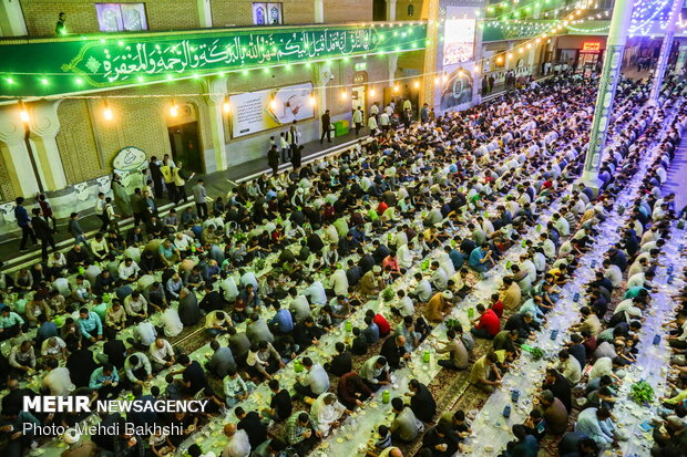 Iftar banquet at Hazrat Masoumeh (SA) Mausoleum
