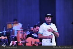 Iranian pop singer Behnam Safavi performs at Tehran’s Milad Tower on October 9, 2015. (Honaronline/Farzan Qasemi)
