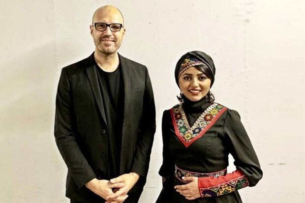 Iranian dotar player Yalda Abbasi touring with Germany’s Schiller