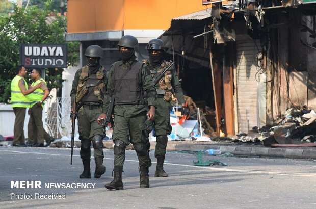 Sri Lanka'da tüm bakanlar görevi bıraktı