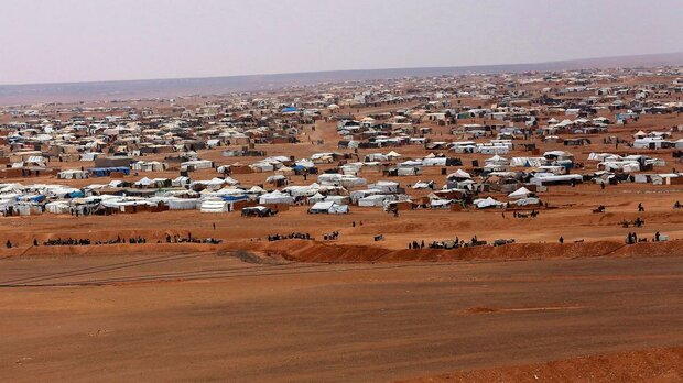 US hinders evacuation of displaced from al-Rukban Camp, steals Syrian oil