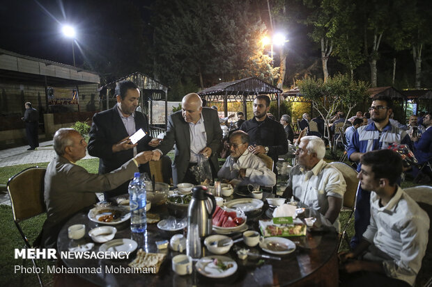 مراسم افطار رزمندگان اردوگاه تخریب لشگر 43