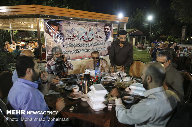 مراسم افطار رزمندگان اردوگاه تخریب لشگر 43