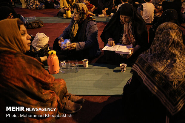 Quran recitation, Iftar banquet in one of Tehran’s main squares