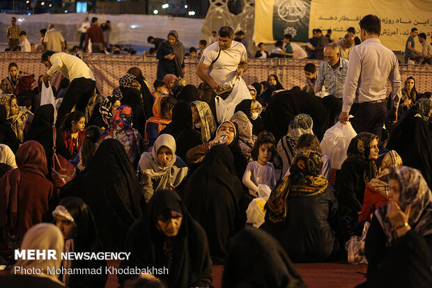 Quran recitation, Iftar banquet in one of Tehran’s main squares