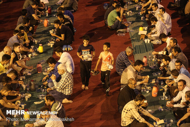 Quran recitation, Iftar banquet in one of Tehran’s main squares