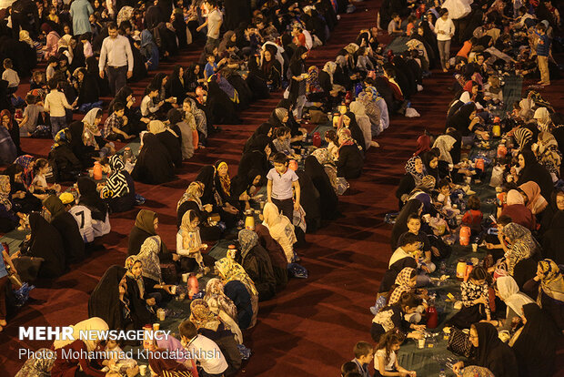 Quran recitation, Iftar banquet in one of Tehran’s main squares