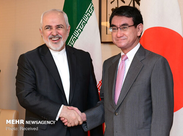 Iran’s Zarif meets with Japan’s Abe