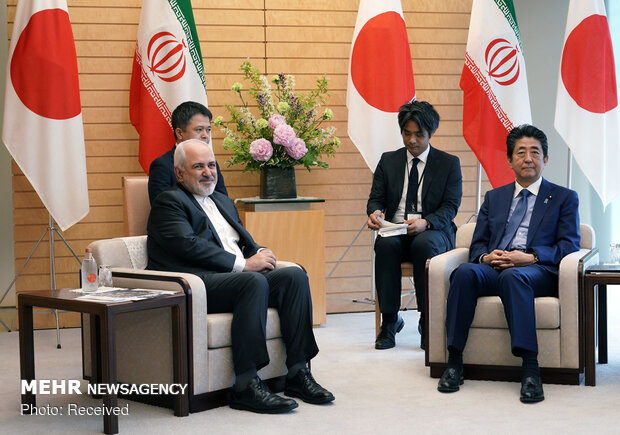 Iran’s Zarif meets with Japan’s Abe