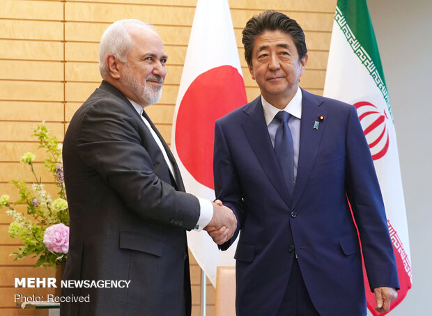 Iran’s Zarif meets with Japan’s Abe