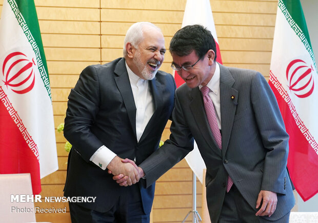 Iran’s Zarif meets with Japan’s Abe