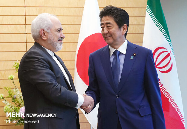 Iran’s Zarif meets with Japan’s Abe