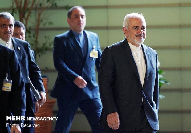 Iran’s Zarif meets with Japan’s Abe