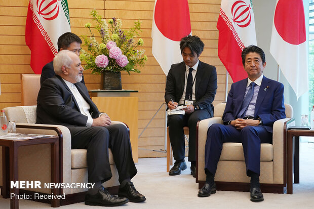 Iran’s Zarif meets with Japan’s Abe