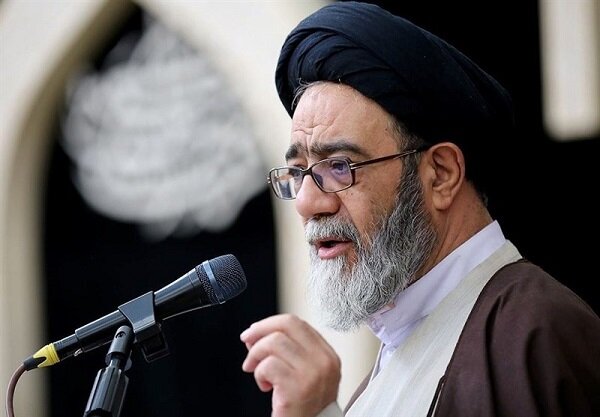 ترکیب جمهوریت و اسلامیت قله درخشش انقلاب اسلامی ایران است