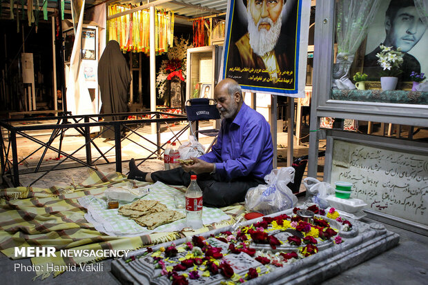 طعم خوش افطار در جوار شهدا