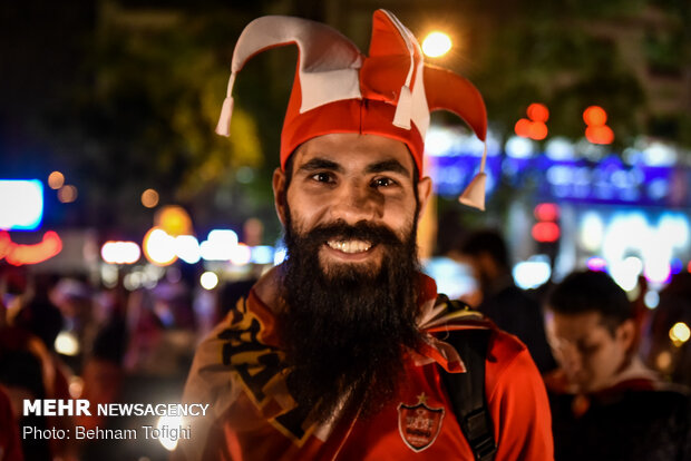 شادی خیابانی مردم تهران بعد از قهرمانی پرسپولیس