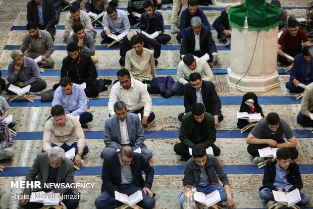 جمع خوانی قرآن کریم  در حسینیه  اعظم زنجان