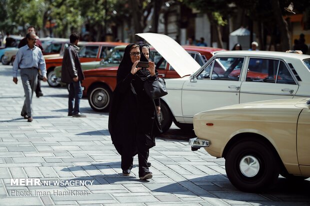 گردهمایی خودروهای کلاسیک و امدادی در همدان