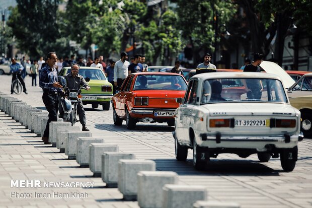 گردهمایی خودروهای کلاسیک و امدادی در همدان