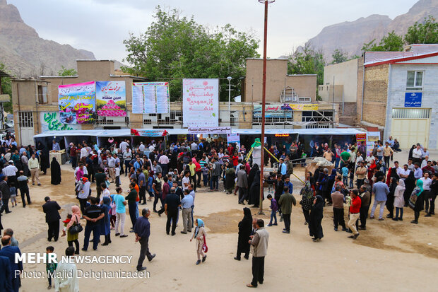 مهرجان "الورد الجوري" الثقافي في مدينة يزد