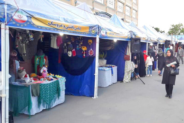افتتاح بازارچه رمضان و ارائه تولیدات مددجویان کارآفرین در اراک