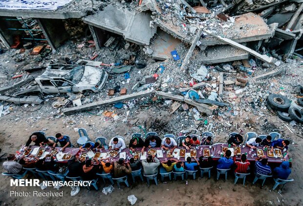 VIDEO: Iftar banquet in Gaza on rubble of building destroyed by Israeli regime