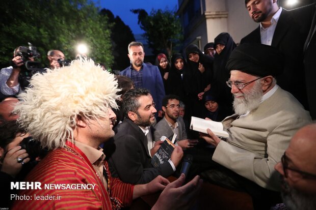 Poets meet with Ayt. Khamenei on Imam Hassan’s birth anniv.