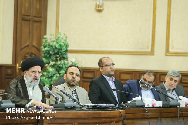 Judiciary chief meets with media directors