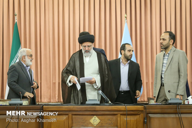 Judiciary chief meets with media directors