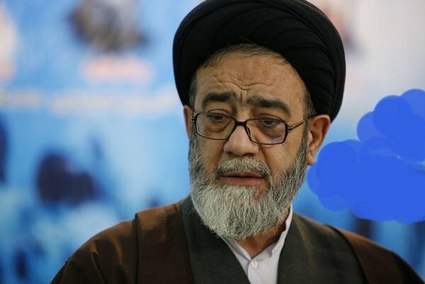 انتقاد امام جمعه تبریز از سرگردانی مردم در پای صندوق های رای