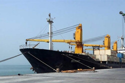 پهلوگیری کشتی حامل ۶۸ هزار تن شکر خام در بندر امام خمینی(ره)