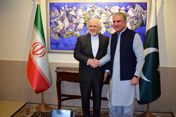 Zarif meets with Pakistani counterpart in Islamabad