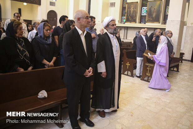 Armenian Diocese of Tehran commemorates anniv. demise of Imam Khomeini