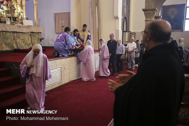 Armenian Diocese of Tehran commemorates anniv. demise of Imam Khomeini