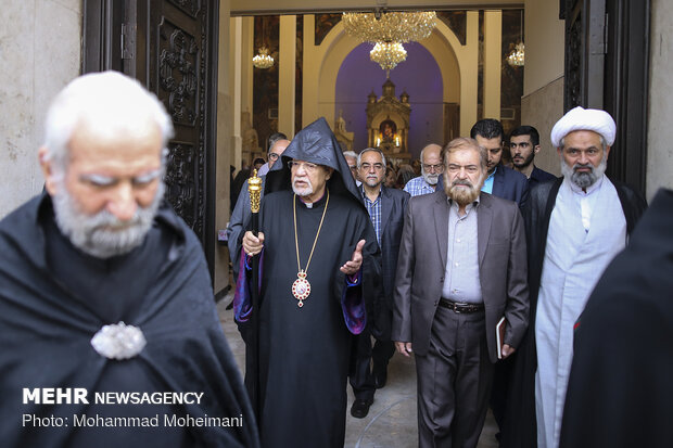 Armenian Diocese of Tehran commemorates anniv. demise of Imam Khomeini