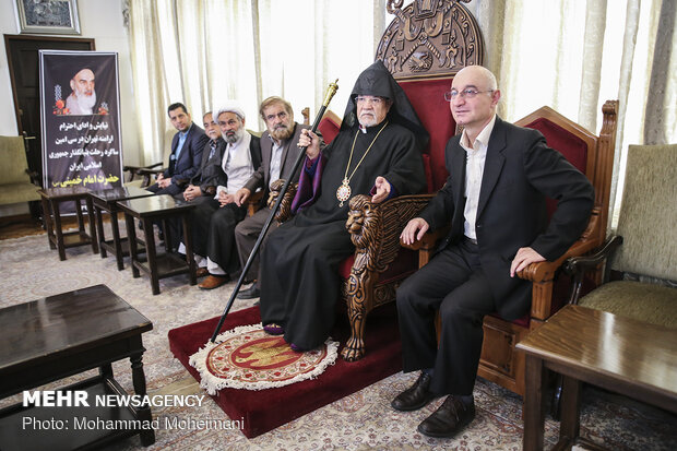 Armenian Diocese of Tehran commemorates anniv. demise of Imam Khomeini