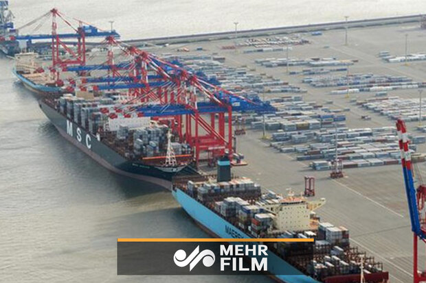 صف کشتی‌های خارجی در بندر امام خمینی(ره) برای تخلیه کالای اساسی