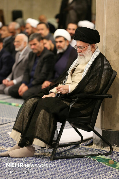 مراسم ليلة القدر بحضور قائد الثورة الاسلامية 