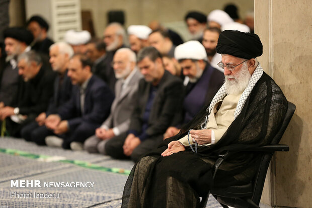 مراسم ليلة القدر بحضور قائد الثورة الاسلامية 