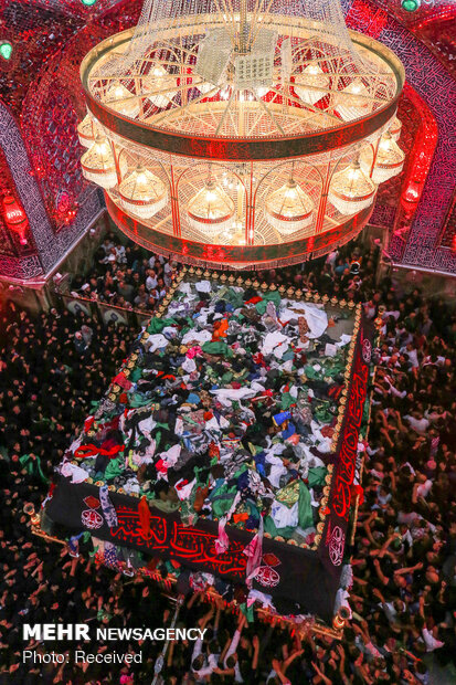 “Night of Decree” in Imam Ali (AS) shrine 