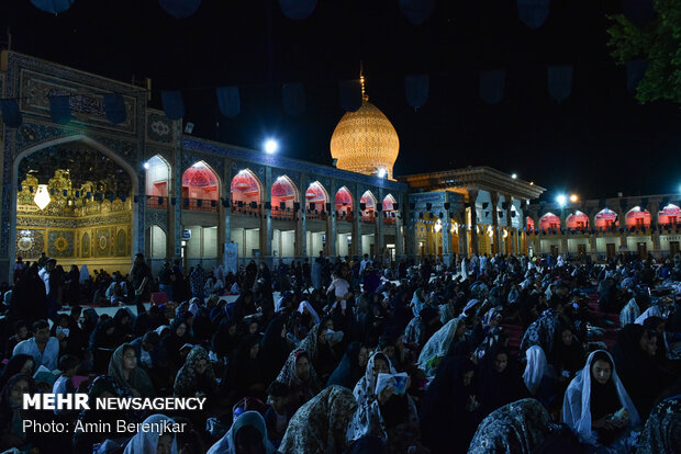 احياء آخر ليالي القدر في عتبة "شاهجراغ" المباركة