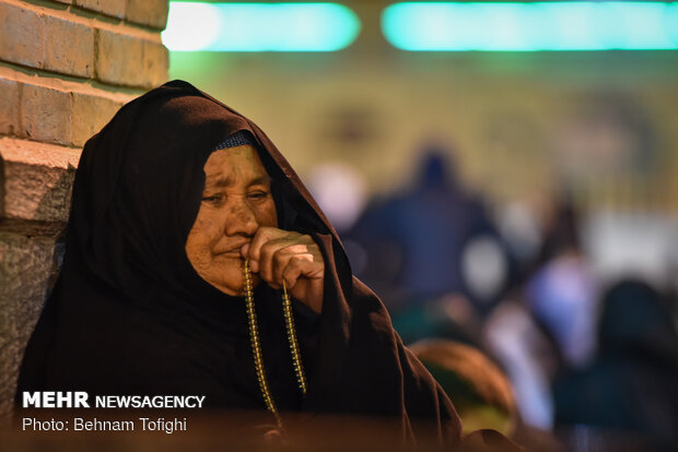 Laylat al-Qadr observed at Abd al-Aziz al-Hasani shrine