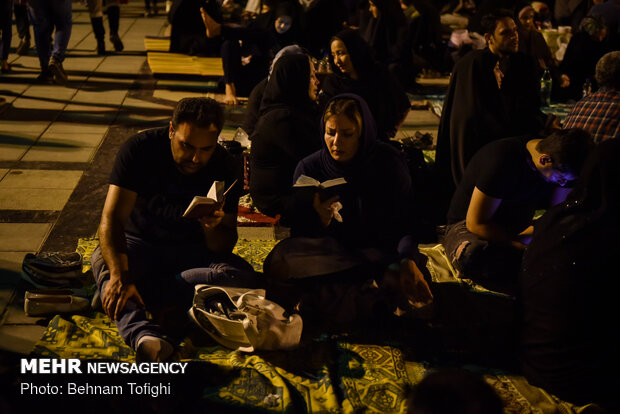 Laylat al-Qadr observed at Abd al-Aziz al-Hasani shrine