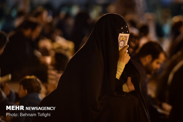 Laylat al-Qadr observed at Abd al-Aziz al-Hasani shrine